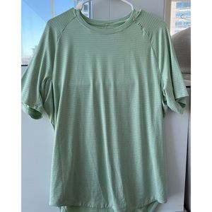 Men’s Lululemon Short Sleeve Shirt